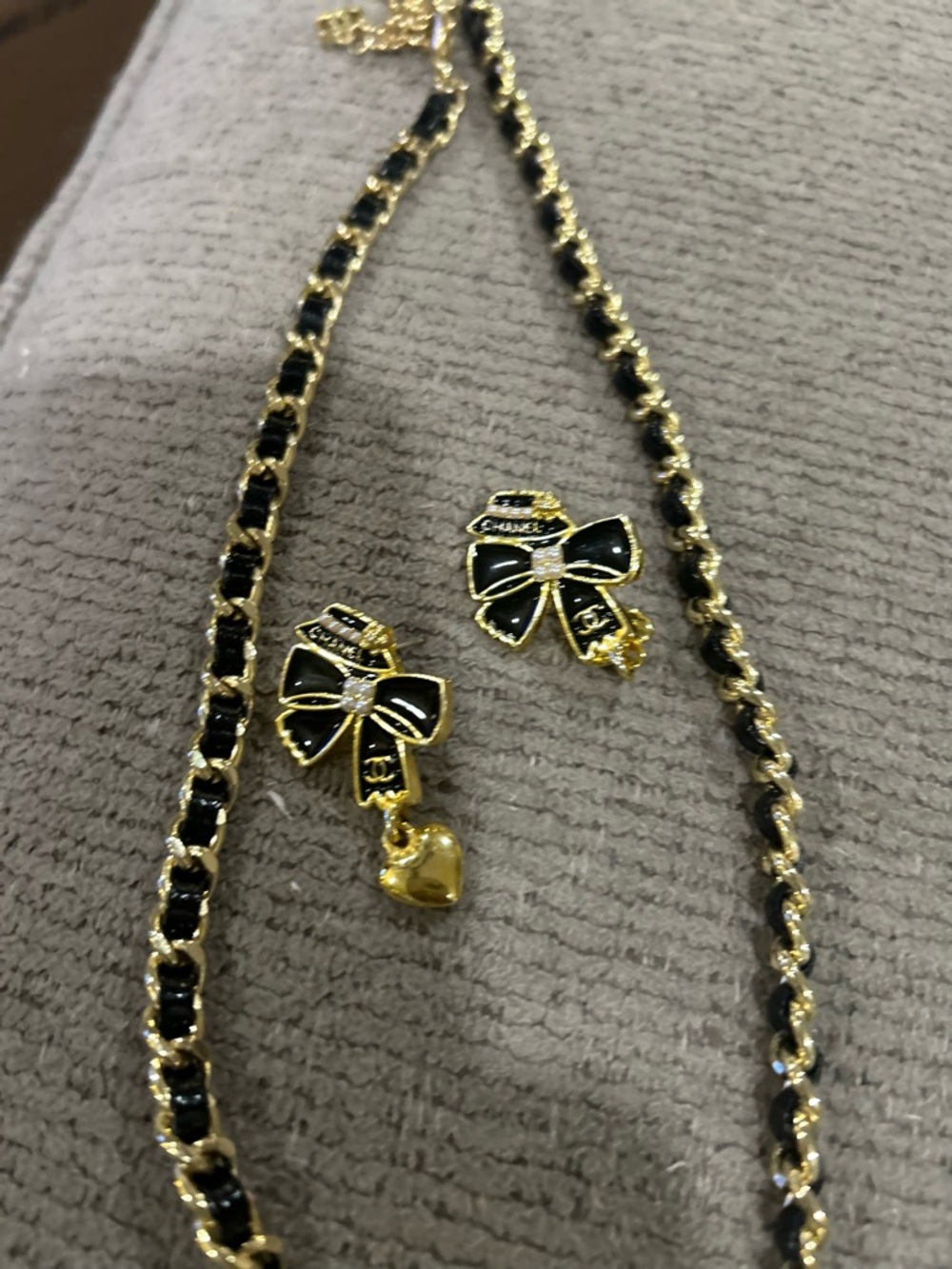 Gold and Black inspired Bow Pendant Necklace with Matching Earrings, NEW - Picture 12 of 12
